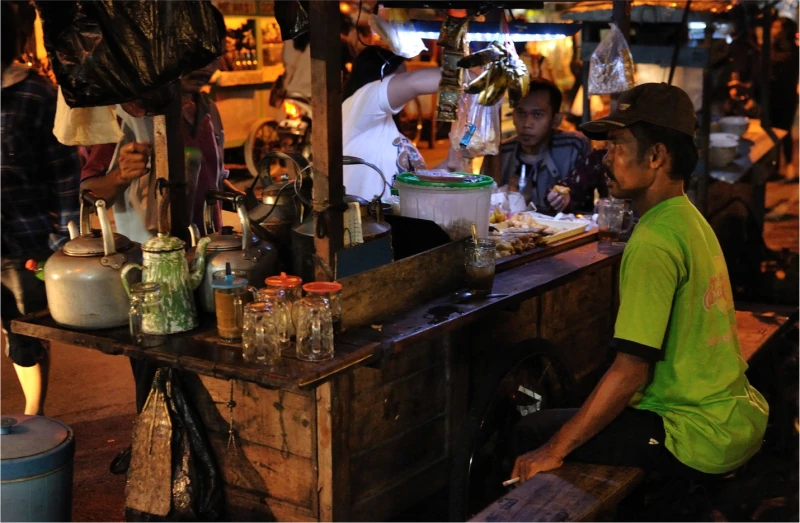 Yogyakarta: Evening Tour and Street Food Tasting Expedition